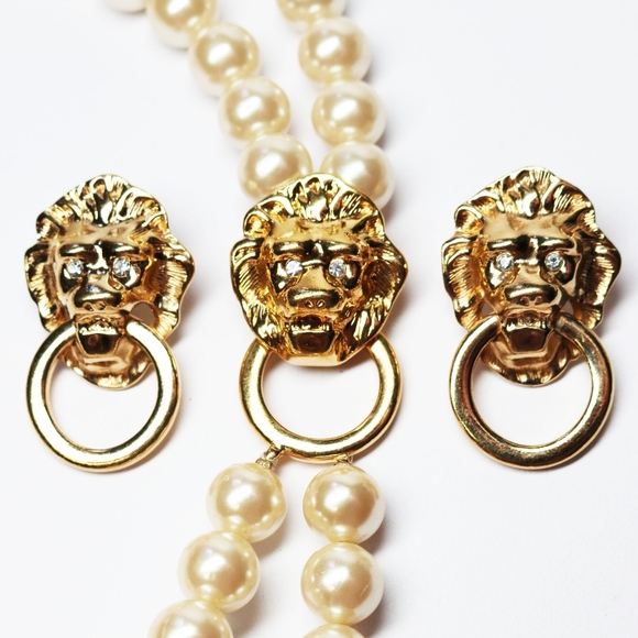 KENNETH JAY LANE LION HEAD PEARL NECKLACE - Picture 7 of 8